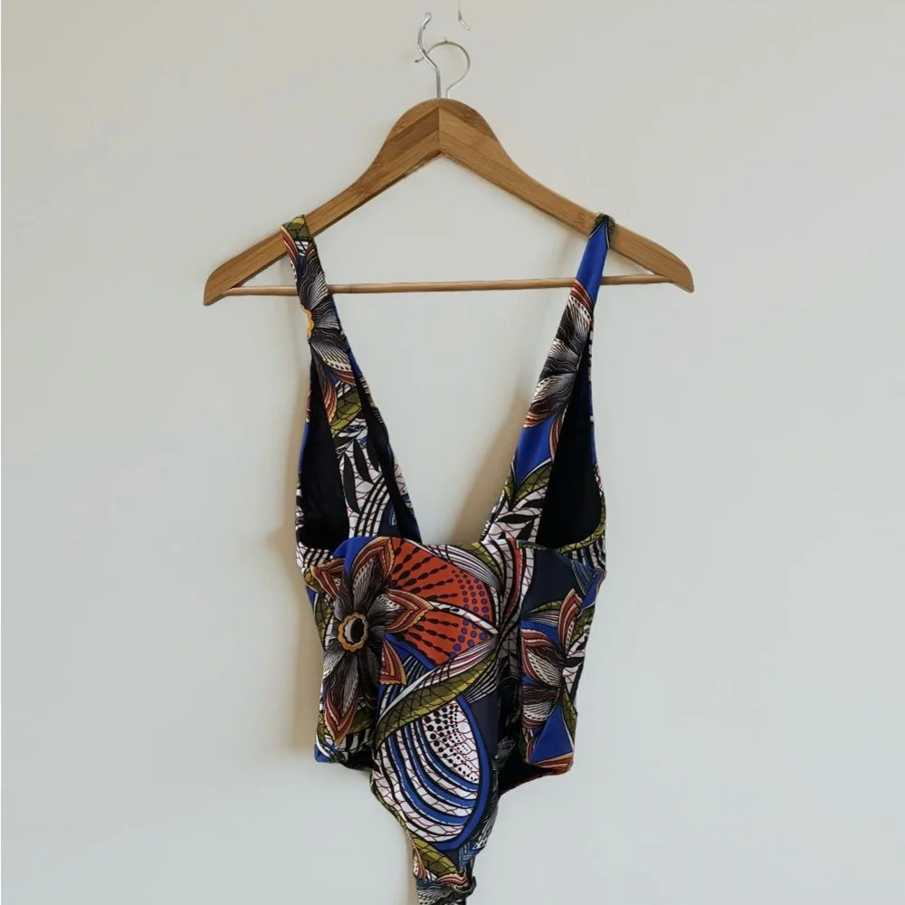NWT Zara One Pice Blue Pink Floral Swimsuit with Plunge Neck! Small!